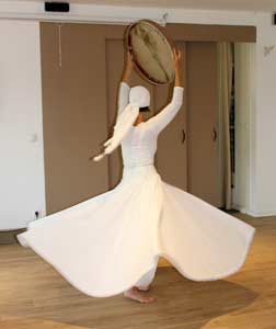 LUMÉMA dans son costume - photo : Denis HONNART